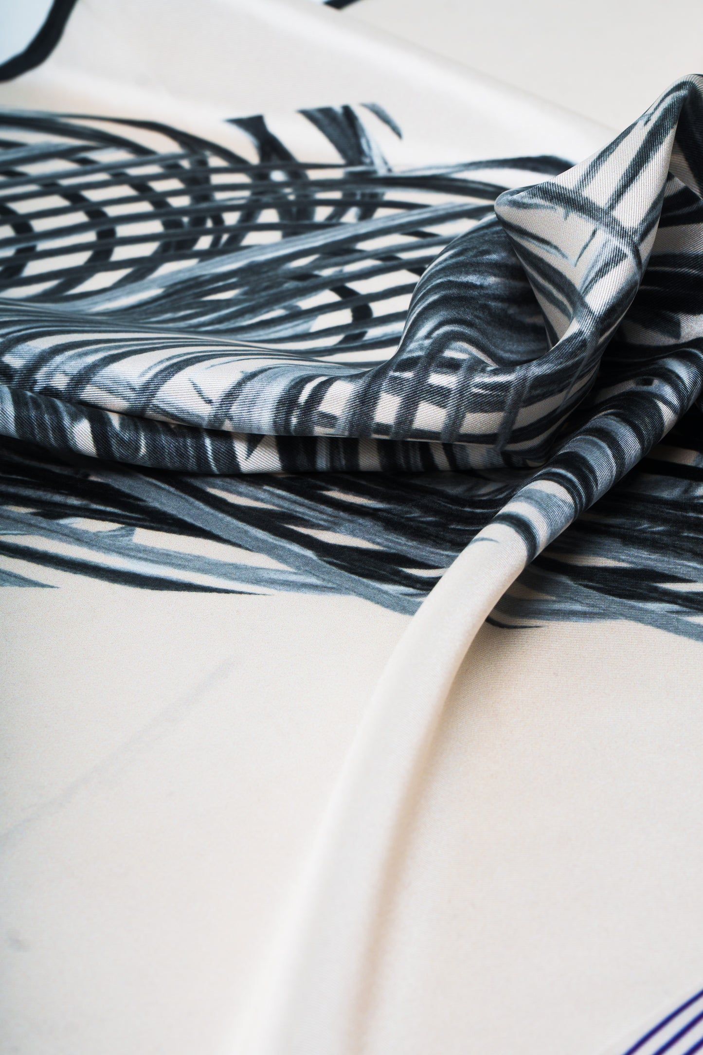 Mèsan Heartbeat Mulberry Silk Scarf